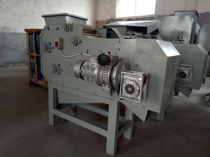 Cashew Shelling Machine 5 Mechanical cashew nut cracker machine