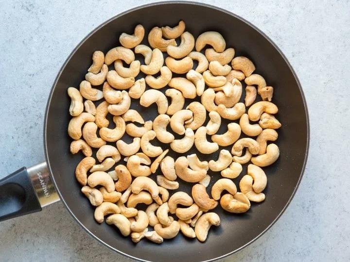 Roasting cashew nuts