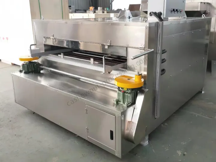 Línea de producción de cacahuetes recubiertos Shuliy: de cacahuetes crudos a snacks crujientes 13 Máquina de pulverización de aceite para cacahuetes