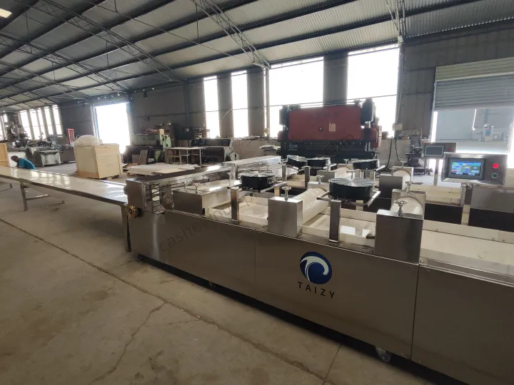 Peanut brittle molding and cutting machine