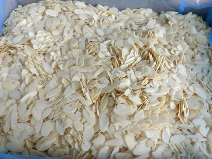 High-Efficiency Almond Slicing Machine For Perfect Nut Flakes 2 Evenly sliced almonds